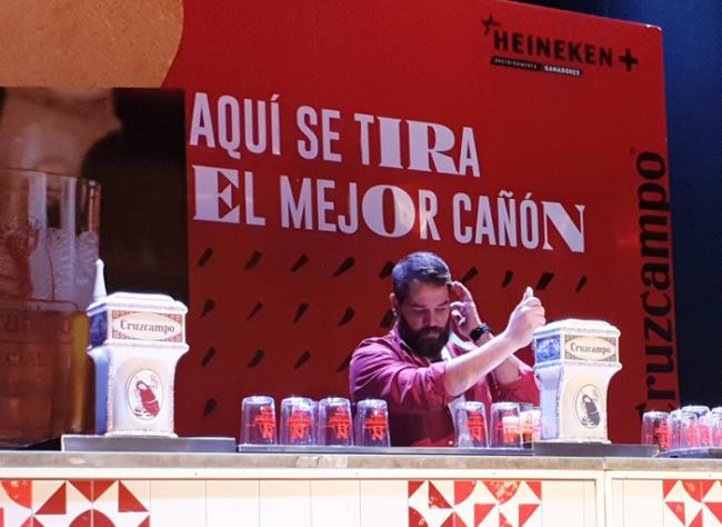 ¿Quién tira mejor la cerveza?