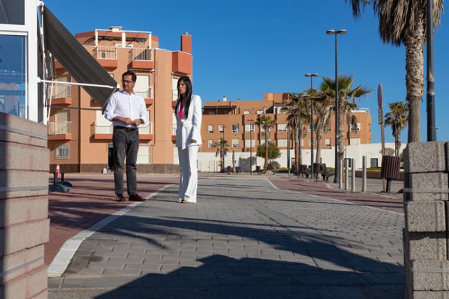 Las obras de adoquinado y mejora de la accesibilidad de Balerma avanzan en las calles del Mar y González Méndez.
 