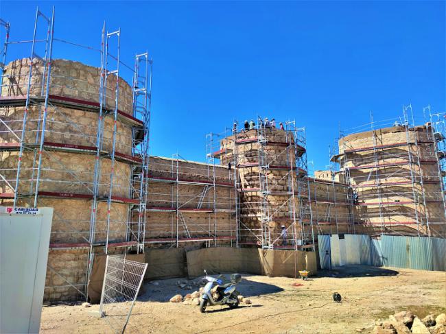 La recuperación de las murallas del Cerro de San Cristóbal está casi lista