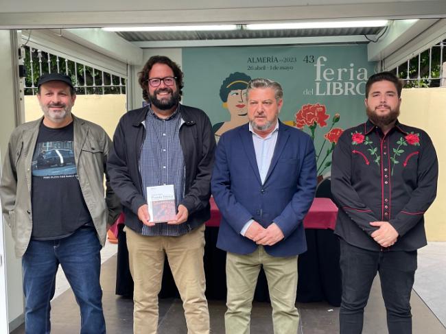 Javier Martínez ensancha su pasión por el rock con un libro sobre el icónico disco que unió a Robe, Fito, Iñaki Antón y Chinato