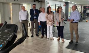 La Consejera de Agricultura realiza una visita al nuevo gimnasio de María