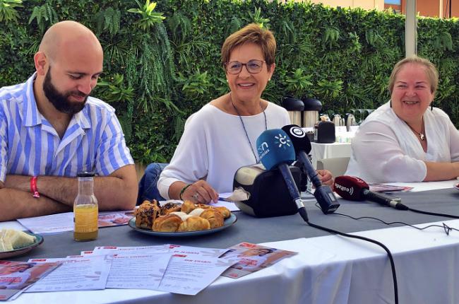 Adriana Valverde asegura que para el PSOE “cada barrio es el centro de Almería”