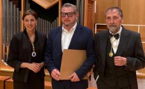 La Real Academia de Bellas Artes de Granada premia al Ayuntamiento de Almería