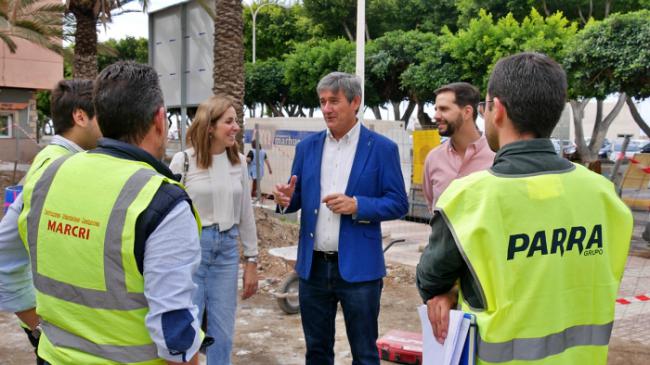 Manuel Cortés visita las obras del Parque de La Isla ya en su recta final