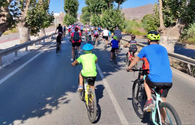 Campaña de control de patinetes y bicicletas en Adra