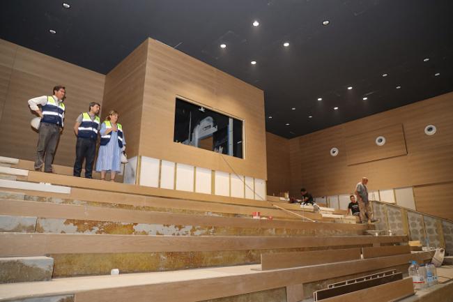 El Teatro Municipal estrenará nuevo panelado y suelo de madera