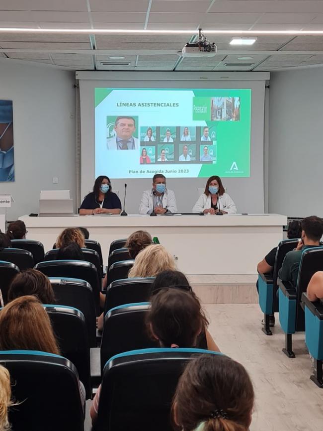 El Hospital de Poniente realiza una sesión de acogida para profesionales de nueva incorporación