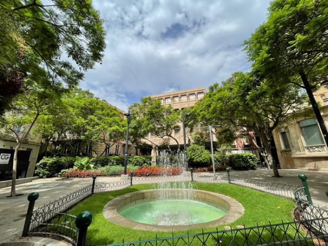 Preocupación por la proliferación de superficies comerciales en detrimento del centro