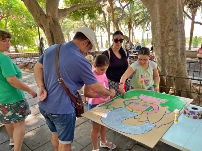 Las familias pintan, bailan y se divierten con los juegos tradicionales de #AlmeríaenFeria