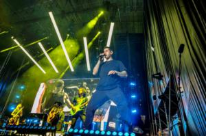 Melendi le pone las pilas a los 8.000 seguidores en la Feria