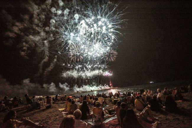 El espectáculo piromusical ‘The Queen’ cerró la Feria de Almería 2023