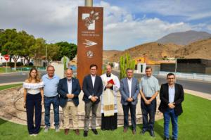 Un monolito en Pampanico en honor del Cristo de Dalías