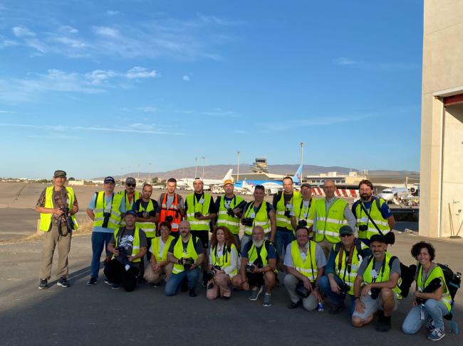 Una veintena de spotter fotografían en el Aeropuerto de Almería