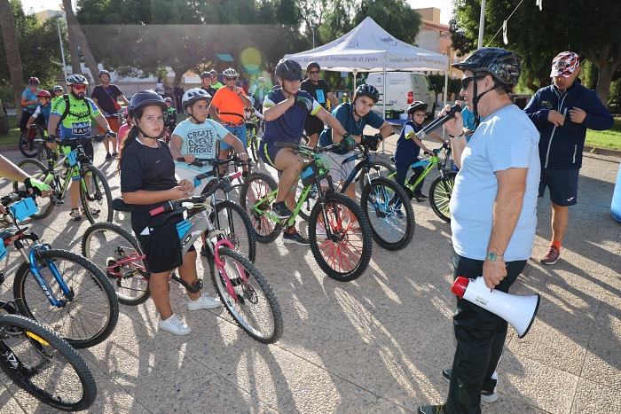 Santa María del Águila ‘pedalea’ para fomentar el deporte en familia