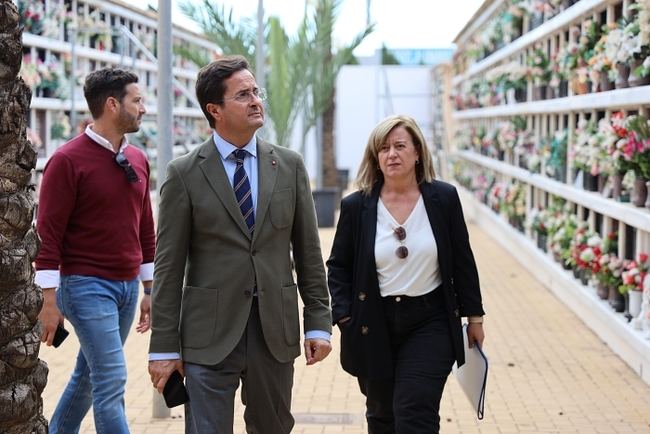 Cementerios de El Ejido preparados para Todos los Santos