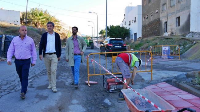 Acerado más accesible en el Camino del Cementerio de Adra