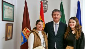 Cortés recibe a las dos alumnas que han conseguido oro y bronce en el ‘AndalucíaSkills’