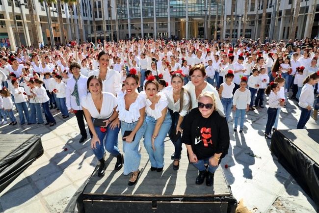 Un flashmob de 600 ejidenses para reivindicar el flamenco