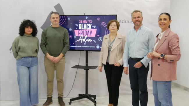 El comercio local de Adra celebra el Black Friday