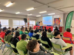 Verdiblanca y Ayuntamiento llevan el mensaje contra la violencia de género a estudiantes