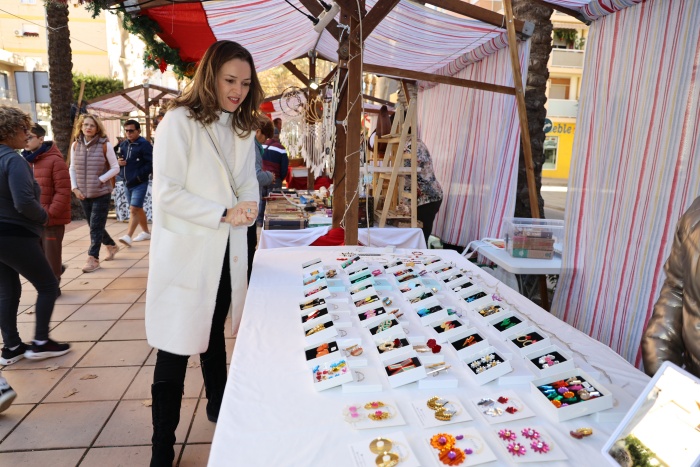 Un original Mercadillo Navideño fomenta las compras en pleno centro de El Ejido