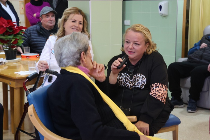 Delia Mira y María del Mar Martínez visitan la Residencia de El Ejido