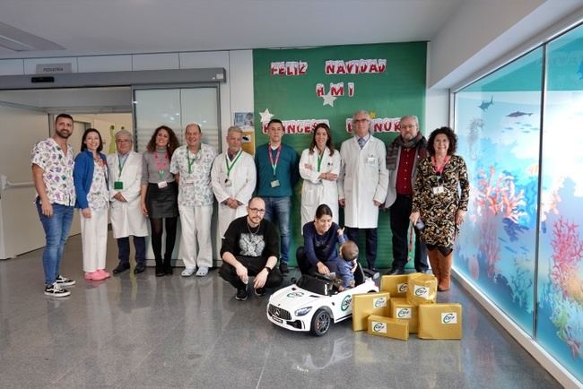 CSIF dona al Hospital Materno Infantil un coche de batería para los ingresados
 