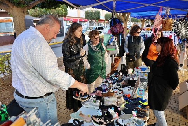 El ‘Mercado de Saldos’ llena este sábado el centro de El Ejido