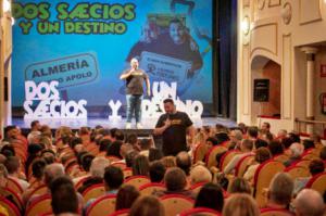 Almería Postureo triunfa con su humor sin filtro en el Teatro Apolo