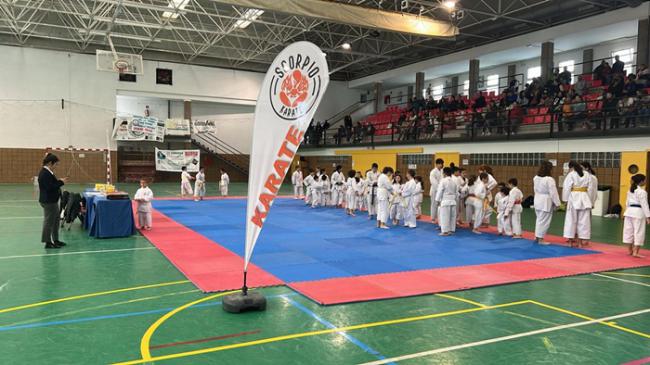 Graduación de los karatecas del club Scorpio Kárate en el Pabellón de Deportes de Balerma