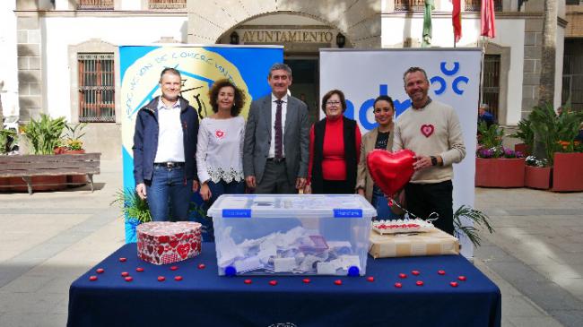 Estos comerciantes de Adra premian a sus clientes con cenas y tartas en San Valentín