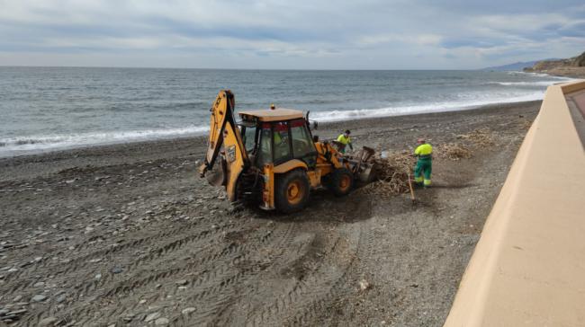 Reforzamiento de playas en Adra para Semana Santa