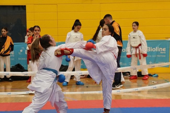 El Pabellón de El Ejido acoge el Trofeo de Invierno Kumite de kárate