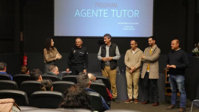 Adra presenta programa Agente Tutor para proteger a menores en centros educativos