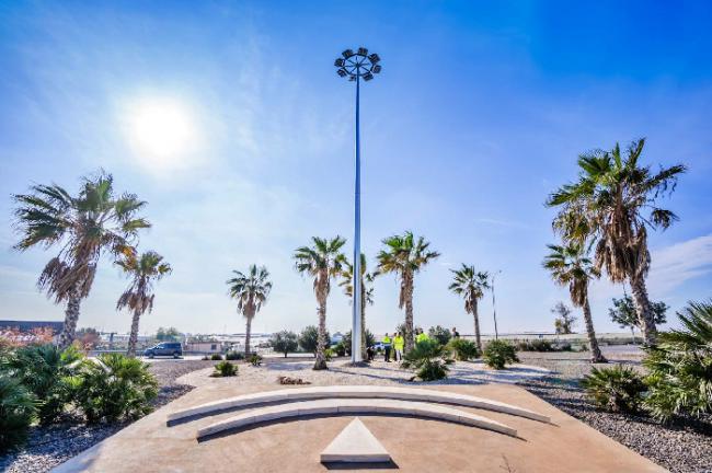 Nueva iluminación en rotonda de conexión con Los Llanos de Vícar y Roquetas de Mar