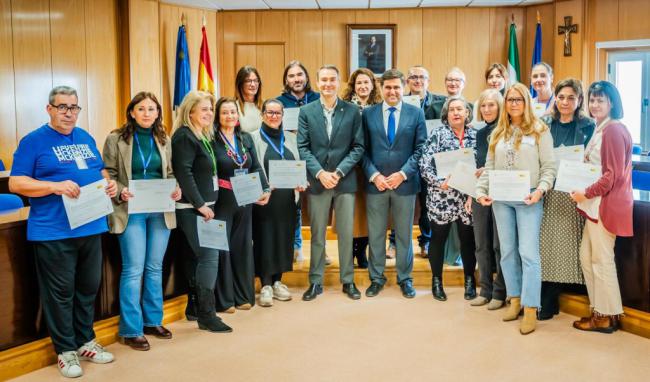 Entregan diplomas a alumnos de proyecto de empleo en Roquetas de Mar