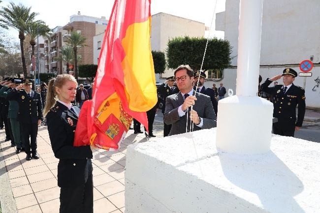 La Policía Nacional estrena zona aparcamiento para 14 vehículos policiales en El Ejido