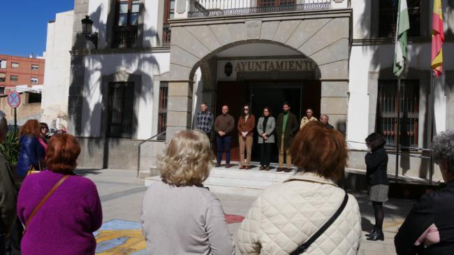 Adra guarda un minuto de silencio por el 11M