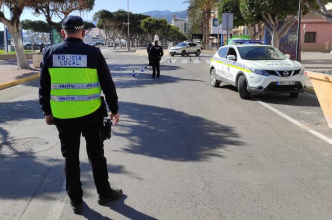 Control de los sistemas de retención infantil por la Policía Local de Adra