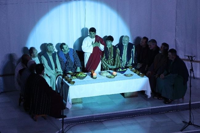 El Auto Sacramental ‘Jesucristo, sus últimos días’ llena la iglesia de Santa María del Águila