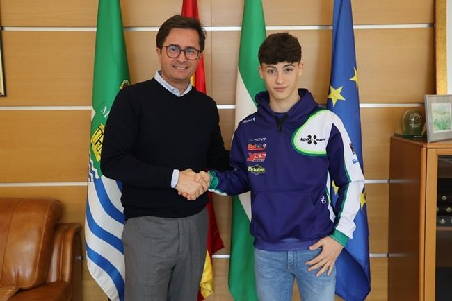 Joven ejidense de 16 años compite en motociclismo por toda España