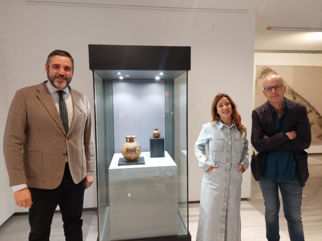 El Museo de Almería exhibe un aríbalo del siglo VI a. C. y su falsificación