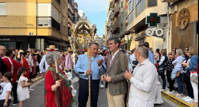 La Hermandad de la Virgen del Rocío pasa su primera noche en Adra