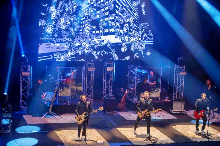 ‘Café Quijano’ abarrota el Auditorio con sus baladas y rock canalla