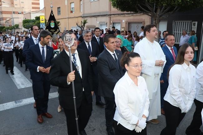 Emotiva procesión de la Virgen María por las calles de Santa María del Águila