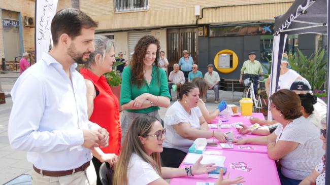 Ayuntamiento de Adra y Farmacia Espejo revisan la salud de los vecinos