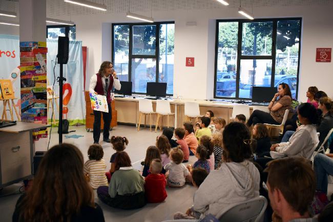 Únete a las tertulias literarias y clubes de lectura en las bibliotecas de Almería este junio