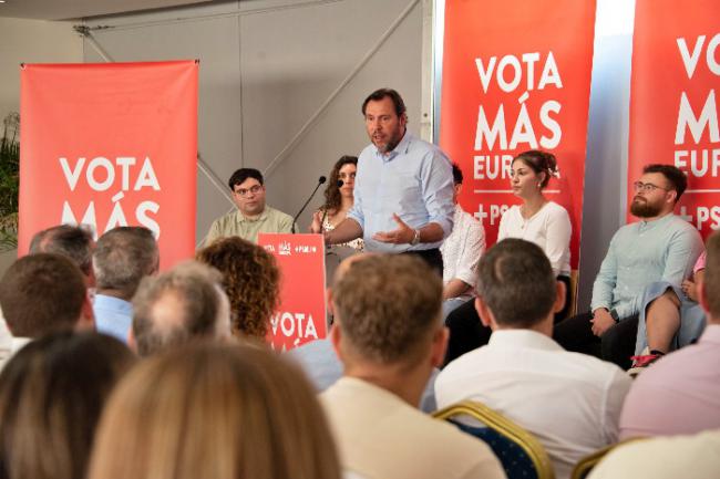 Óscar Puente: “Podemos presumir de las inversiones que el Gobierno de España está haciendo en Almería”