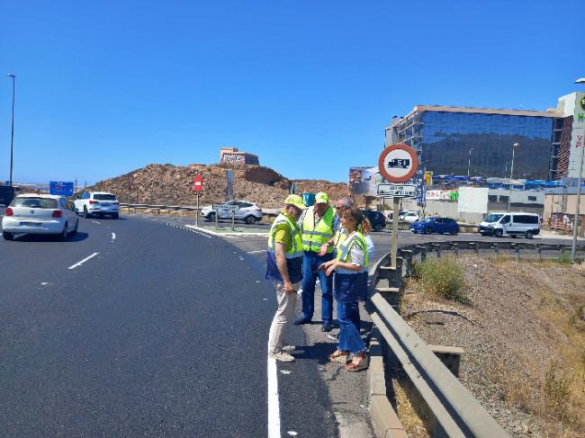 La Junta refuerza el firme de la glorieta de Viapark en la A- 1501