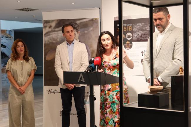 El Museo de Almería exhibe un ataifor y un jarrito de la época nazarí